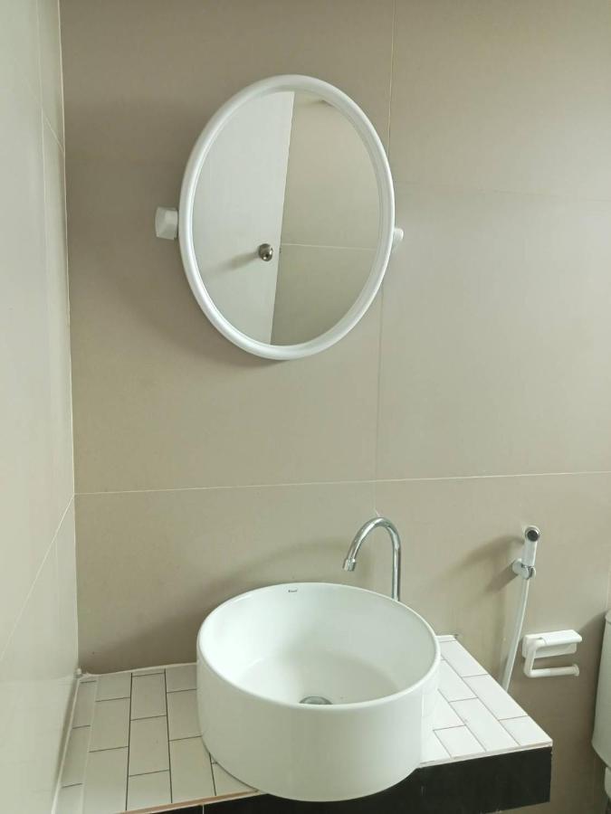 RoomQuest Sukhumvit 50 Bangkok Extérieur photo