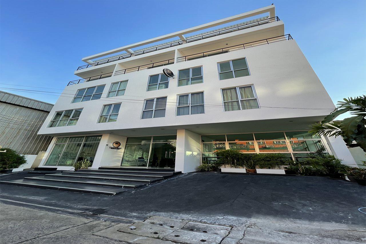 RoomQuest Sukhumvit 50 Bangkok Extérieur photo